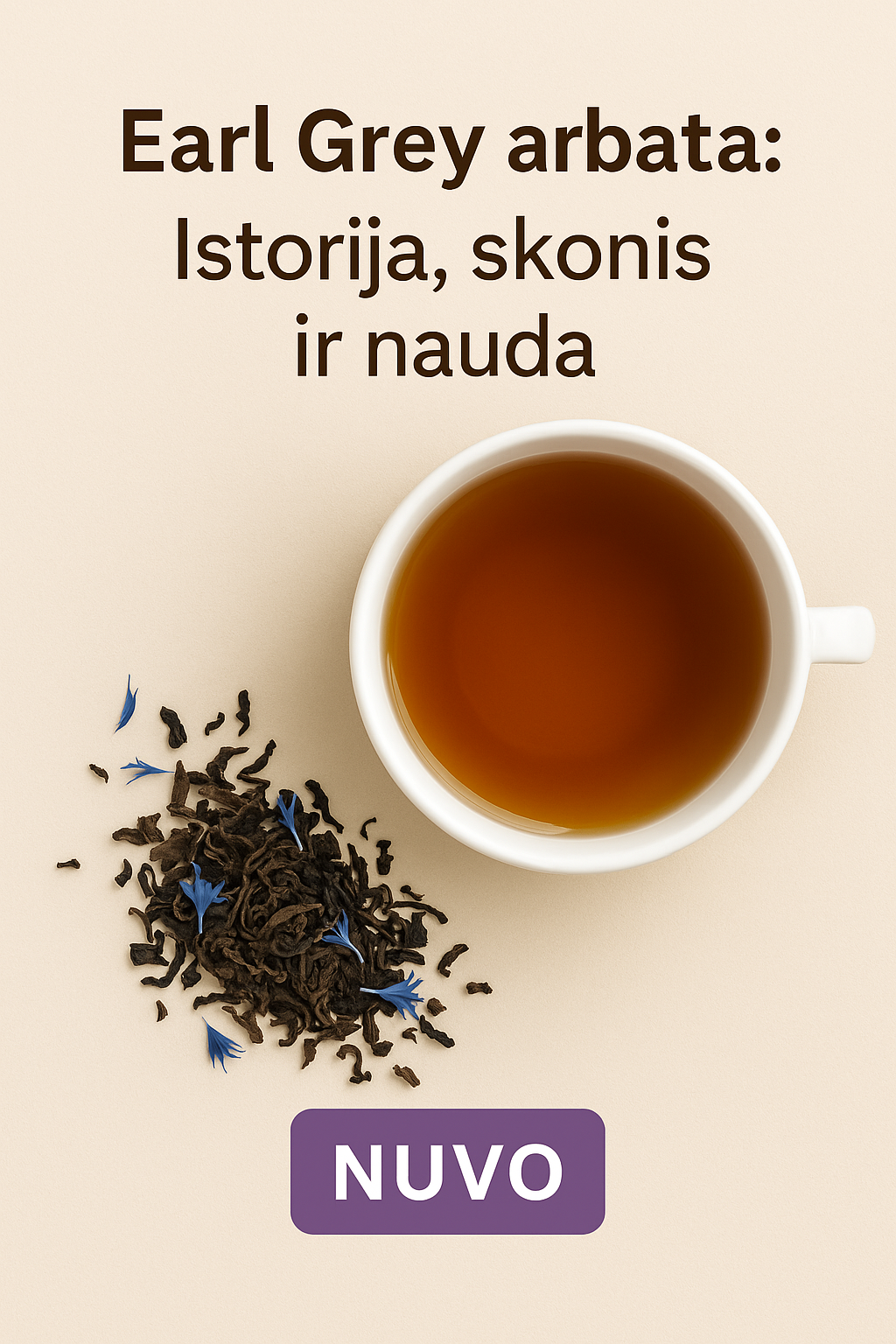 Earl Grey arbata puodelyje su bergamočių aromatu, šalia išbarstyti juodosios arbatos lapeliai su mėlynais kukurūzų žiedlapiais. Tekstas: „Earl Grey arbata: Istorija, skonis ir nauda“ – NUVO arbatos gidas.