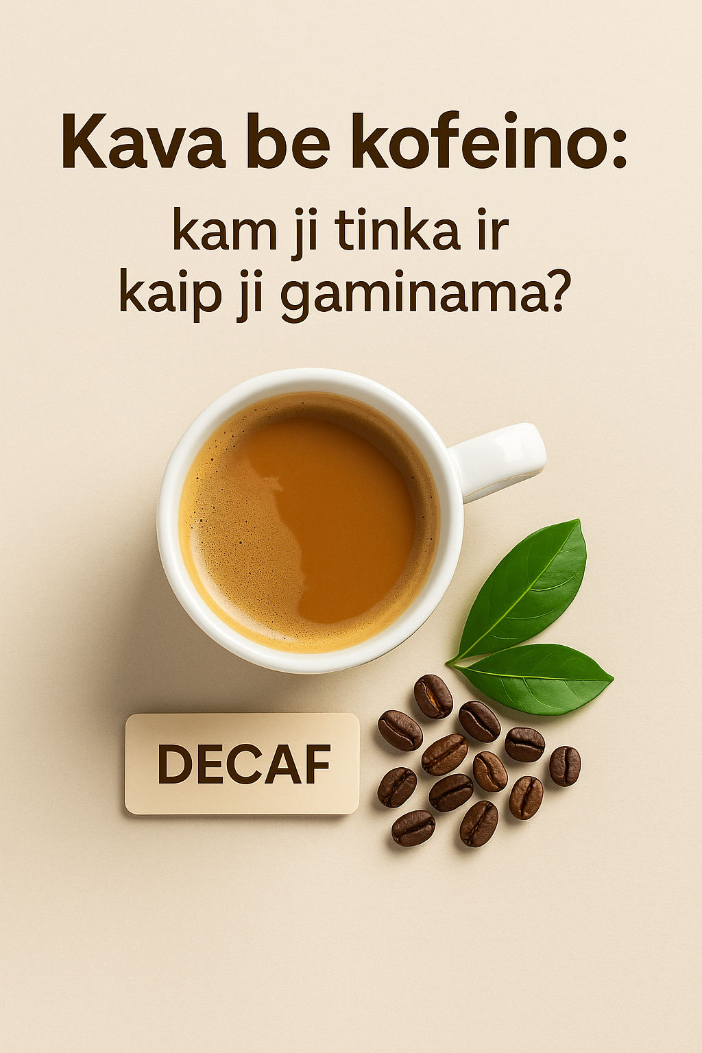 Balto puodelio kava be kofeino ant šviesaus fono, šalia kavos pupelės ir žali lapeliai. Kortelė su užrašu „DECAF“. Tekstas: „Kava be kofeino: kam ji tinka ir kaip ji gaminama?“ – NUVO gidas.